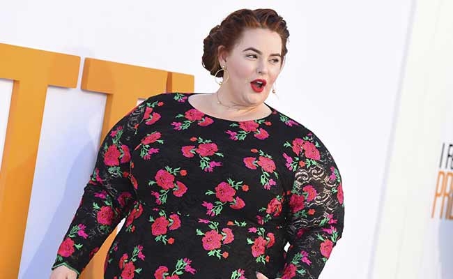 Cosmopolitan'a kapak olan büyük beden model Tess Holliday tartışma yarattı