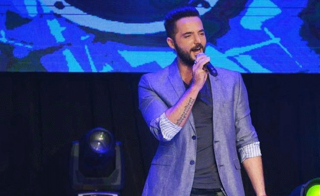 Gökhan Özen babasının vefatını sahnede öğrendi