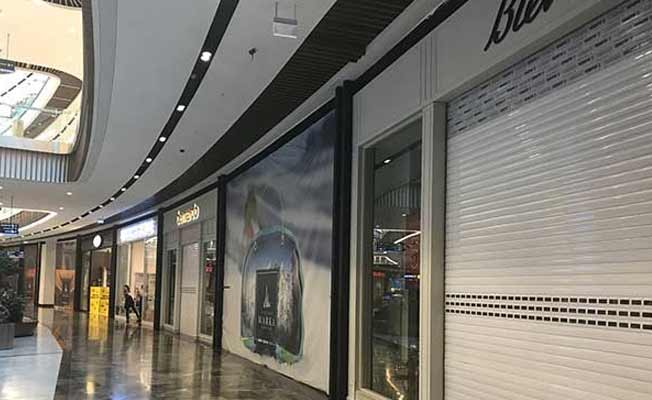 AVM'de eylem: Mağazalar kepenk indirdi