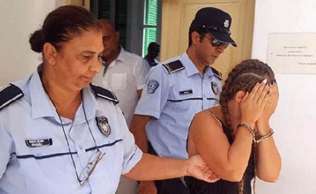 İnternette para karşılığı soyunurken bunu hiç tahmin etmemişti...