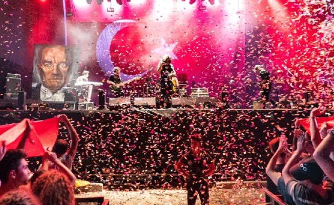 Konserde Atatürk portresi yapıldı