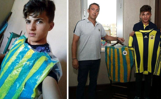 Fenerbahçe Başkanı Ali Koç poşetten formayı odasına astı