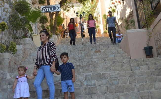 Mardin'e turist akını: Oteller doldu...