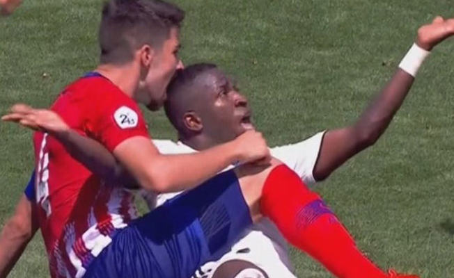 Atletico Madridli Tachi Real Madridli Vinicius'un kafasını ısırdı