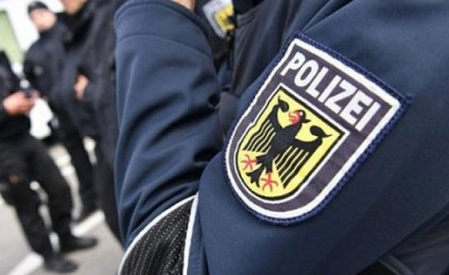 Almanya'da 'Nazi selamı' krizi