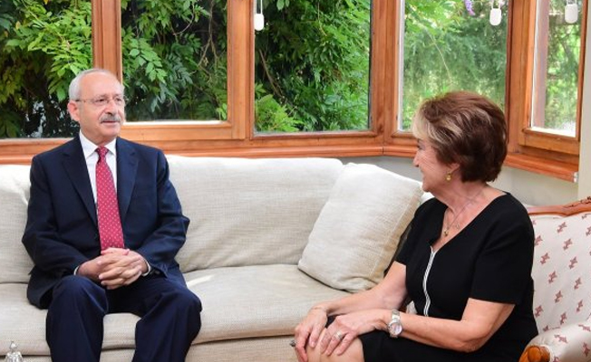 CHP lideri Kılıçdaroğlu'ndan Güngör Uras'ın ailesine taziye ziyareti