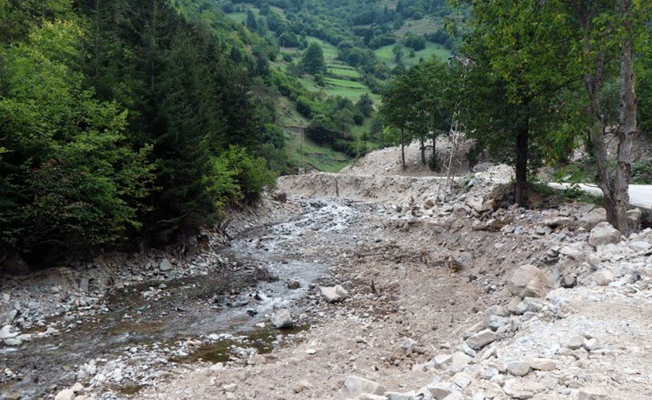 Trabzon’da üzerine HES kurulan dere kurudu