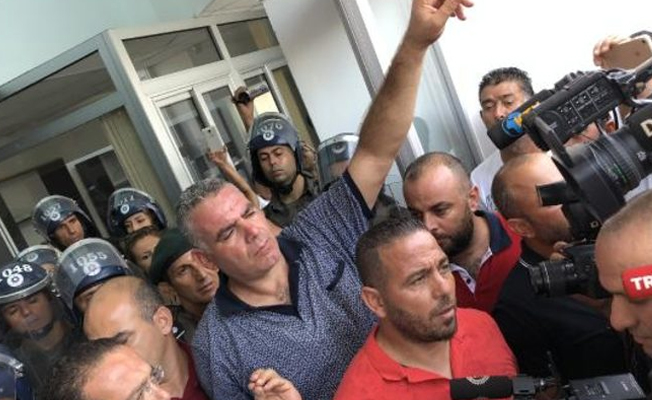 KKTC'de zamlar nedeniyle Tarım Bakanlığı'nı bastılar