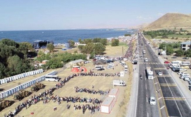 50 bin kişi beklenen 'GezginFest Van' başladı