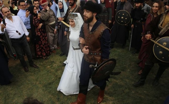 Eski Bakanın oğluna Kayı düğünü...