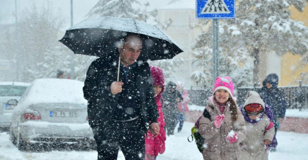 Artvin'de okullar tatil edildi