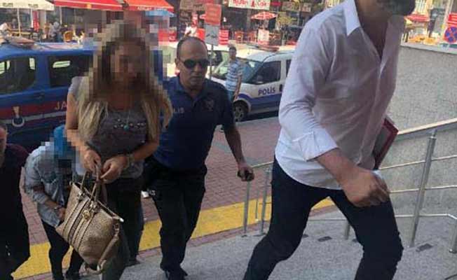 Polis eve çok sayıda kişinin girip çıkmasından şüphelenince...