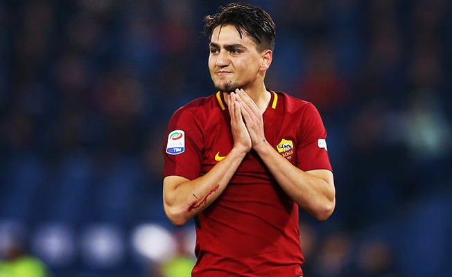 Cengiz Ünder imzayı atıyor