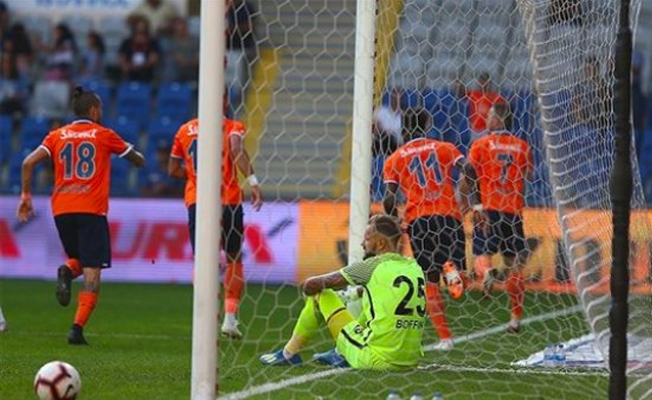 Başakşehir, Antalyaspor'a 4 attı