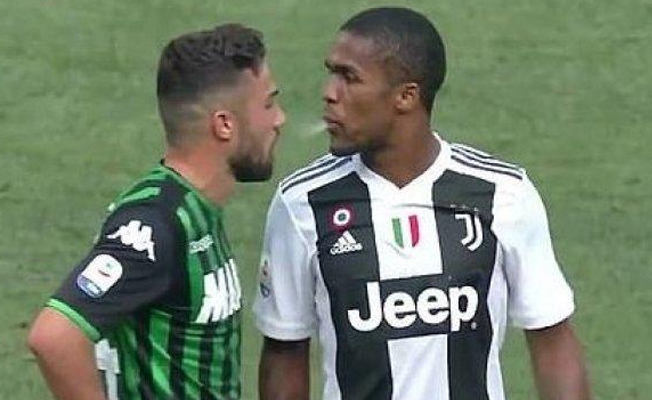 Douglas Costa’dan önce dirsek, sonra tükürük