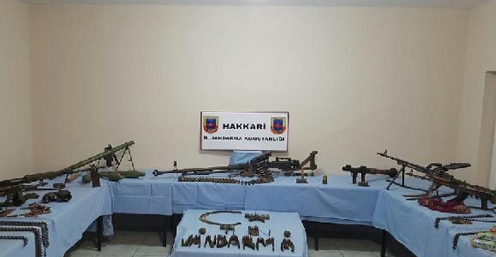 Jandarma, toprak altından mühimmat ele geçirdi