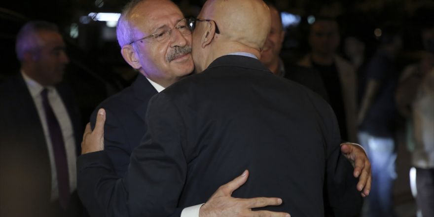 Kılıçdaroğlu Berberoğlu'yla kucaklaştı
