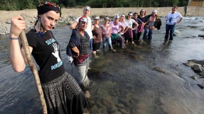 Arhavi'de 'Çılgın HES' dere yatağını kuruttu