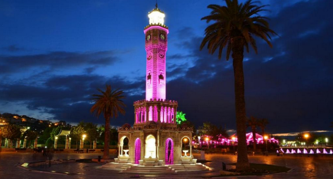 İzmir Saat Kulesi'ni mor renkle ışıklandırdı