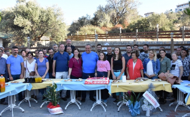 Dikili'de Başkan Tosun’a sürpriz doğum günü