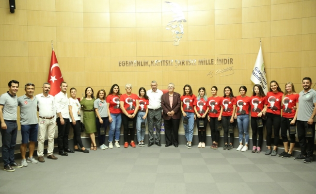 Gaziemir'de altın sporculara altın ödül