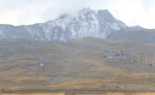 Erciyes'e mevsimin ikinci karı yağdı
