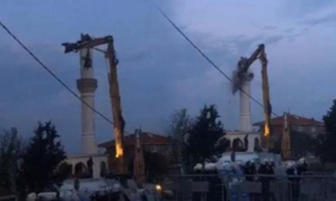AKP'li belediye cami yıktı