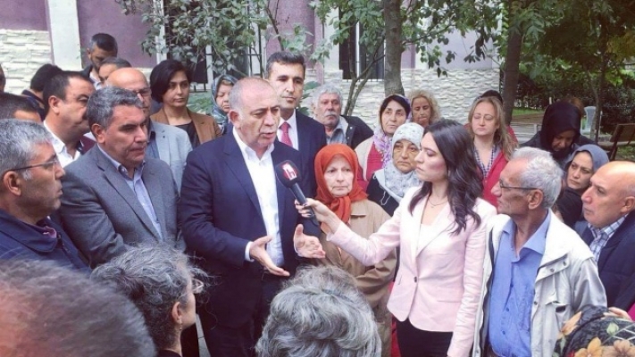 CHP'li Tekin Başakşehir'deki konutzedeler ile buluştu