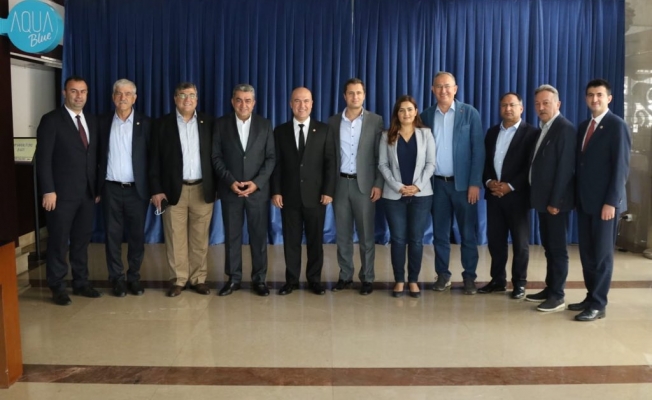 CHP İzmir'de vekillerle seçim zirvesi