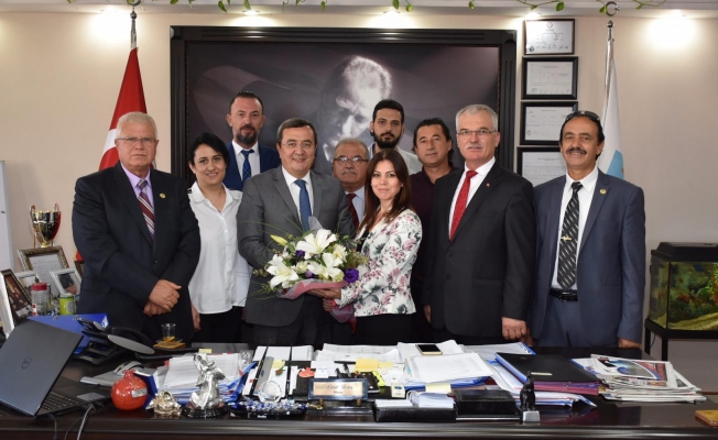 Başkan Batur’u göçmen dernekleri ziyaret etti