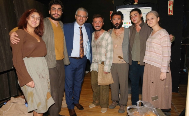 Karşıyaka’da tiyatro şöleni başlıyor