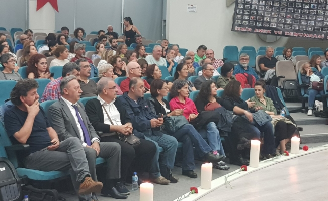 İZMİR’DE 10 EKİM ANKARA GARI KATLİAMI ETKİNLİĞİ DÜZENLENDİ