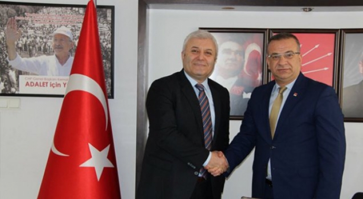 CHP’de İzmirli MYK Yardımcısı istifa etti