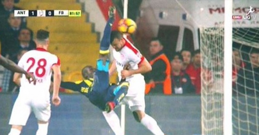 Sow'un golü iptal edildi, Fenerbahçeliler isyanda