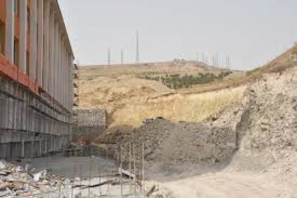 Lisenin istinat duvarı çöktü: Ölü ve yaralılar var
