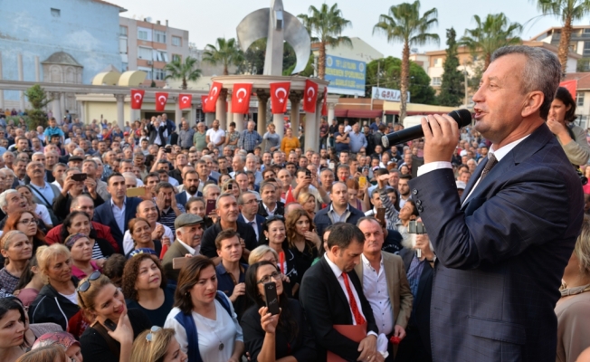 Şahin'den Menemen'de miting gibi adaylık açıklaması