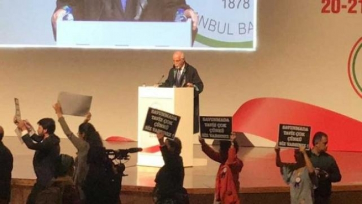 İstanbul Barosu Genel Kurulu'nda mevcut başkana protesto