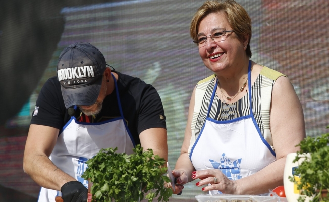 Başkan Pekdaş mutfaktaki yeteneklerini sergiledi