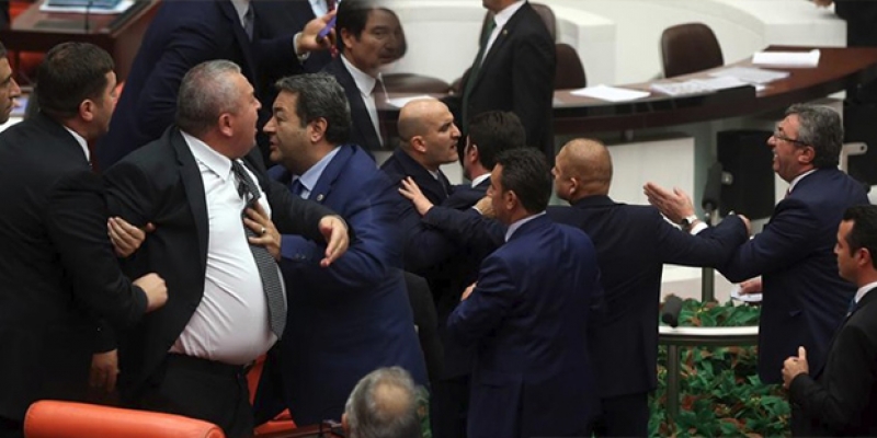 TBMM Genel Kurulu'nda gerginlik