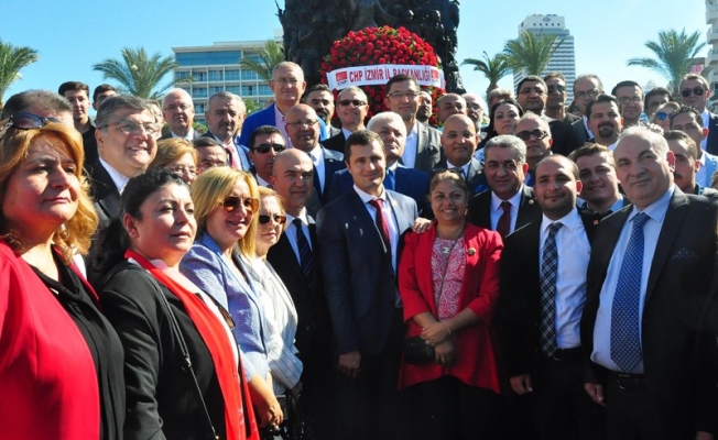 CHP İzmir 29 Ekim'i kutladı