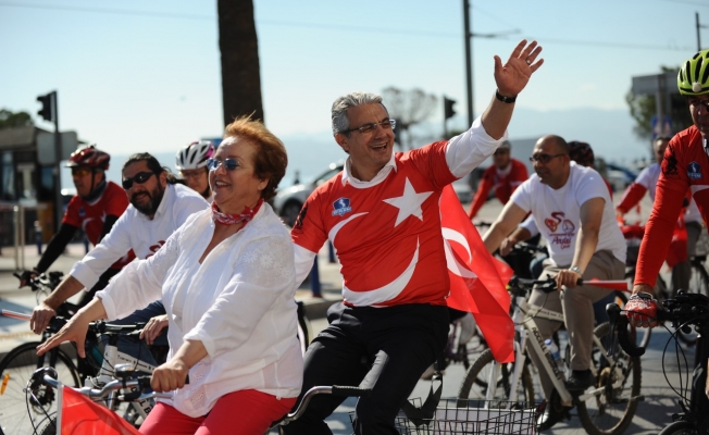 Gazeteciler Karşıyaka’da Cumhuriyet’e pedal çevirdi