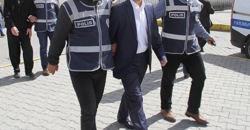 FETÖ'den aranan işadamı havalimanında yakalandı