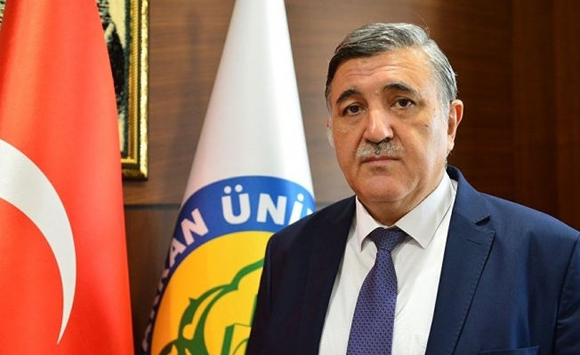 'Cumhurbaşkanına itaat etmek farzdır' diyen Rektör istifa etti