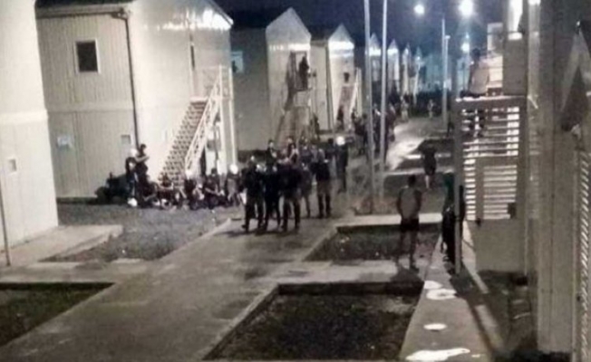 Havalimanı işçilerine 'yürüyüşlere silahla katılma' suçlaması