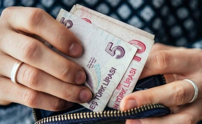 Ekonominin kötü gidişini bahane edip maaşları asgari ücrete çektiler!