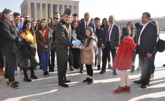 Karşıyakalı çocuklardan Ata’ya 500 metrelik mektup!