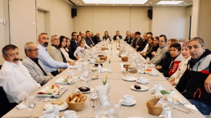 AKP İzmir’de Alevilerle kahvaltı toplantısı düzenledi