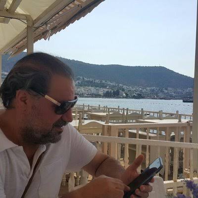 Cumhuriyetten de, Demokrasiden de, Bazan nefret ediyorum...