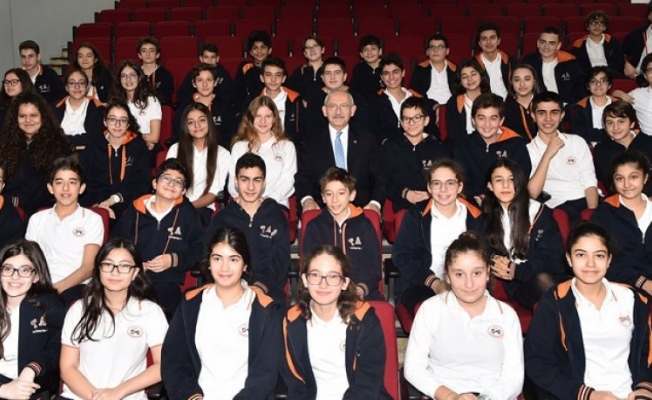 Kılıçdaroğlu ile öğrenci arasında 'siyaset' sohbeti