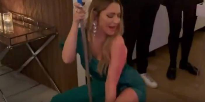 Hadise süpürge sopasıyla bakın ne yaptı